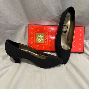 Vaneli Women's Black Pumps